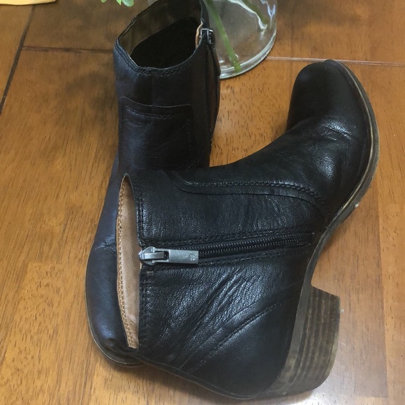 Size 6M Lucky Brand Black  Ankle Boots - Picture 6 of 6